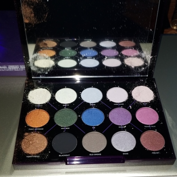 Urban Decay Other - Urban decay pallete distortion pallet